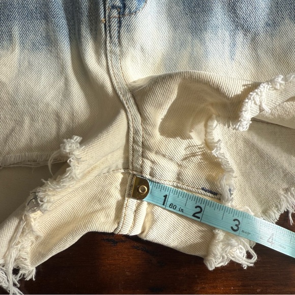 Blank NYC The Barrow Distressed Vintage High-Rise Jean Shorts - Picture 7 of 9